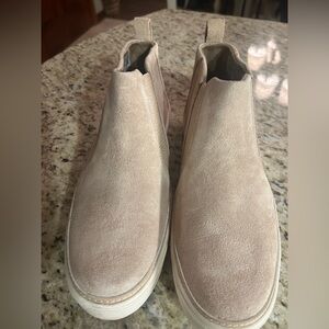 TOMS BRYCE slip on ankle sneakers. NWT. Sand size 7M Ortholite comfort insoles
